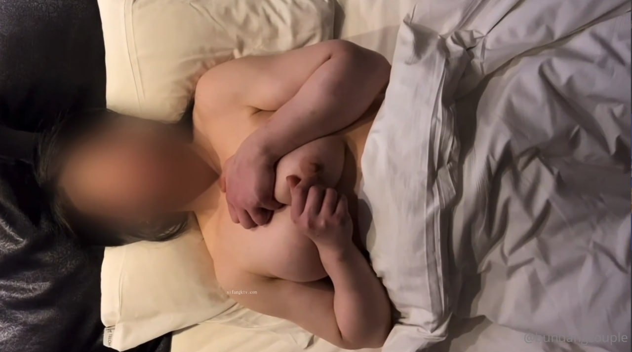 高颜值白虎萌妹子大白美乳道具自慰 椅子上振动棒抽插淫语骚话呻吟娇喘 很是诱惑喜欢不要错过